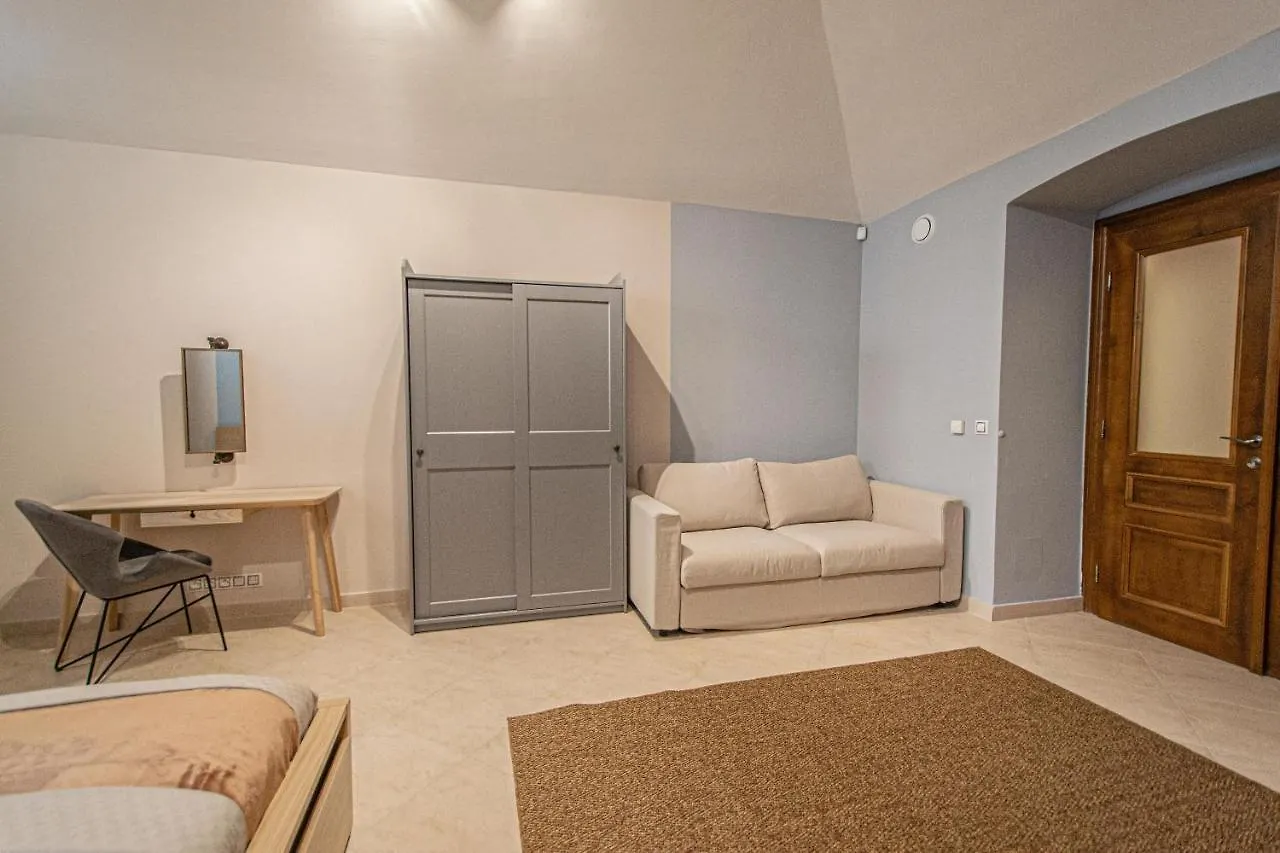Modern And Spacious Apartments In City Center 프라하 체코