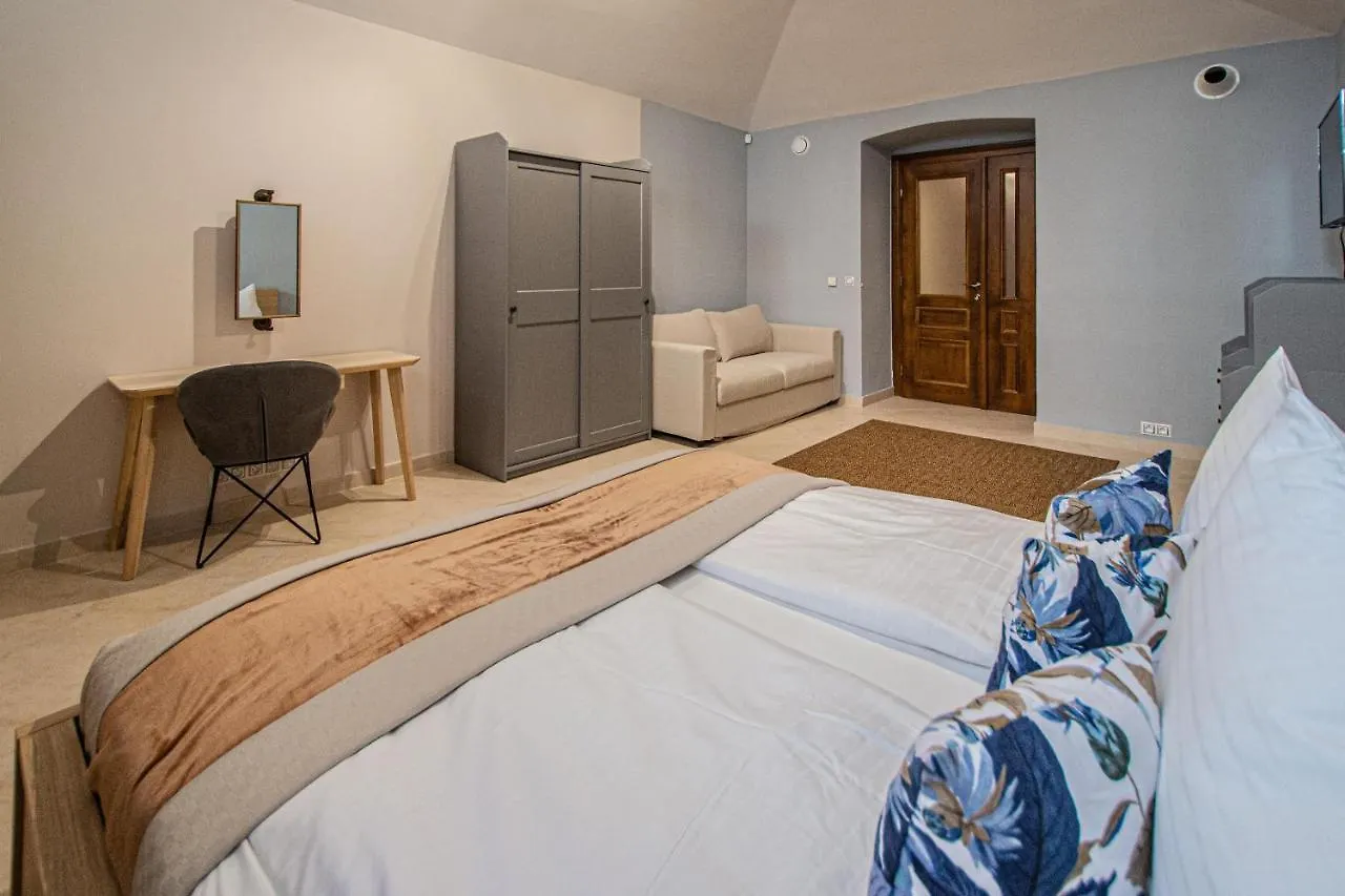Modern And Spacious Apartments In City Center 프라하