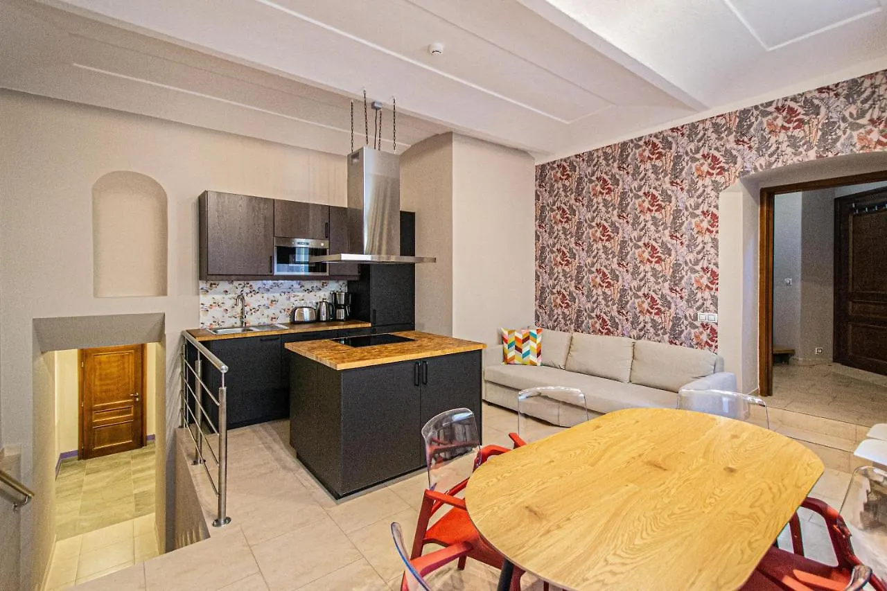 Modern And Spacious Apartments In City Center 프라하 0*,
