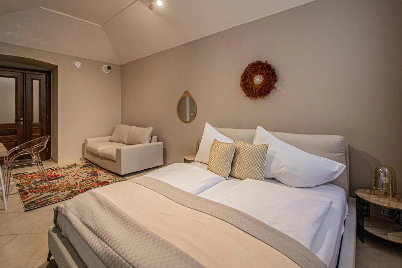 Modern And Spacious Apartments In City Center 프라하
